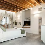 Luxury In Centro - 3min Acquario Apartment