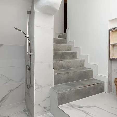 Luxury In Centro - 3min Acquario Apartment Genoa